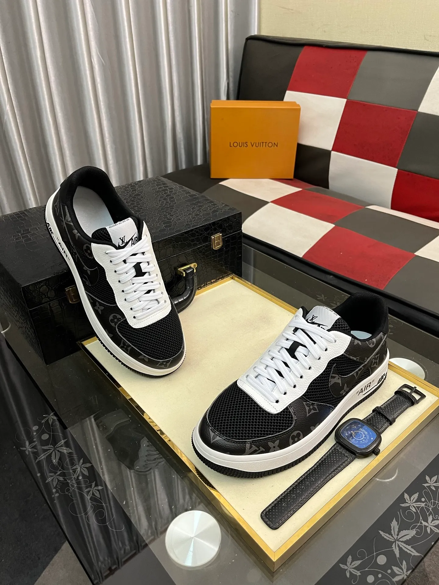 Men's shoes 💰440⌚️⌚️【LOUlS VUlTTON】Louis Vuitton ~ unique and casual style. LV counter purchasing 🏃casual shoes😍😍 are on sale at the men's counter at the same time. Italian imported brands select top-layer Italian cowhide. 🐑Sheepskin lining (refuses to discolor and grind feet) Sole: Original sole specially provided by the original factory 🎬Better in kind Code number: 38-443⃣️Color selection